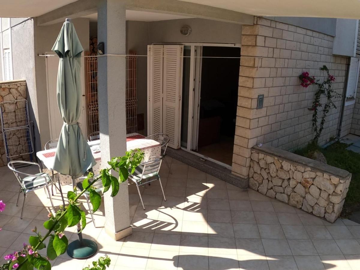 Apartment Dilba Novalja Exterior foto