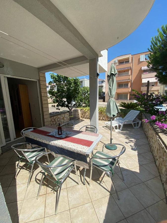 Apartment Dilba Novalja Exterior foto